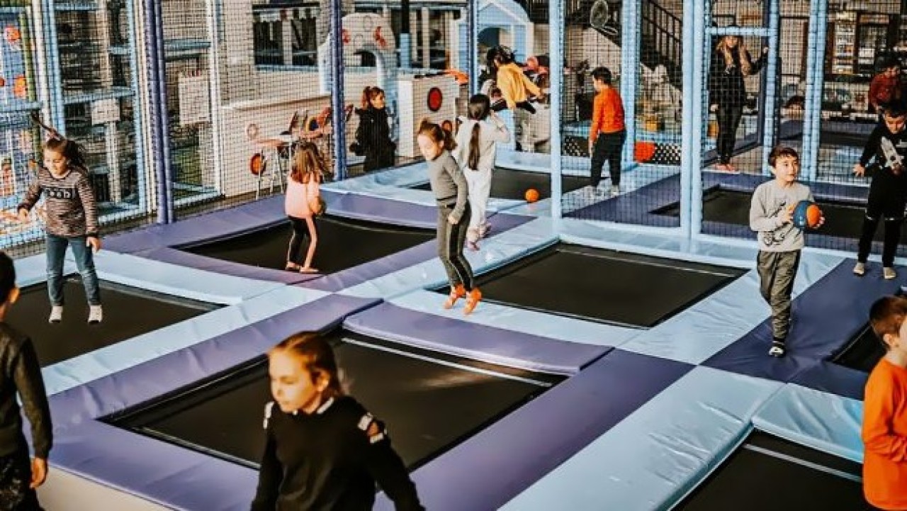 4 raisons de s'amuser au parc à trampolines